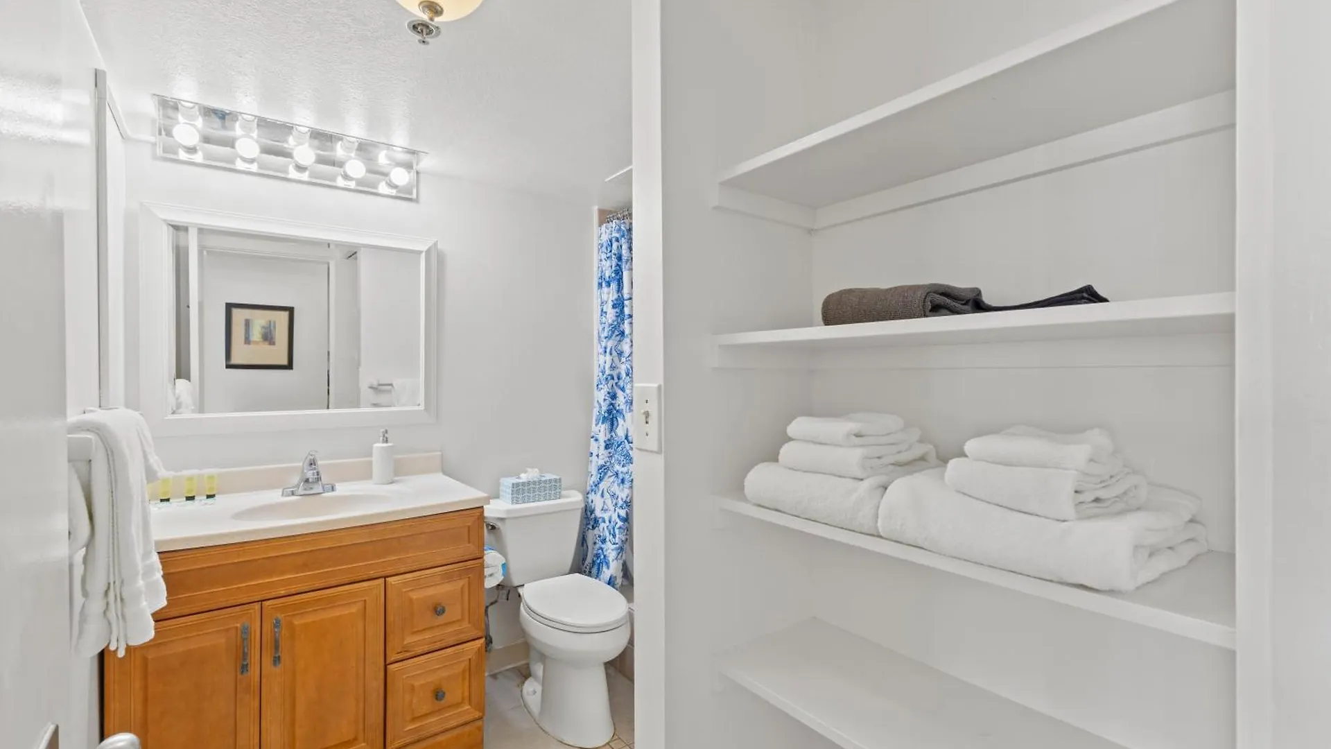 Ilikai Condo Close To Beach - City View Honolulu 0*,  United States