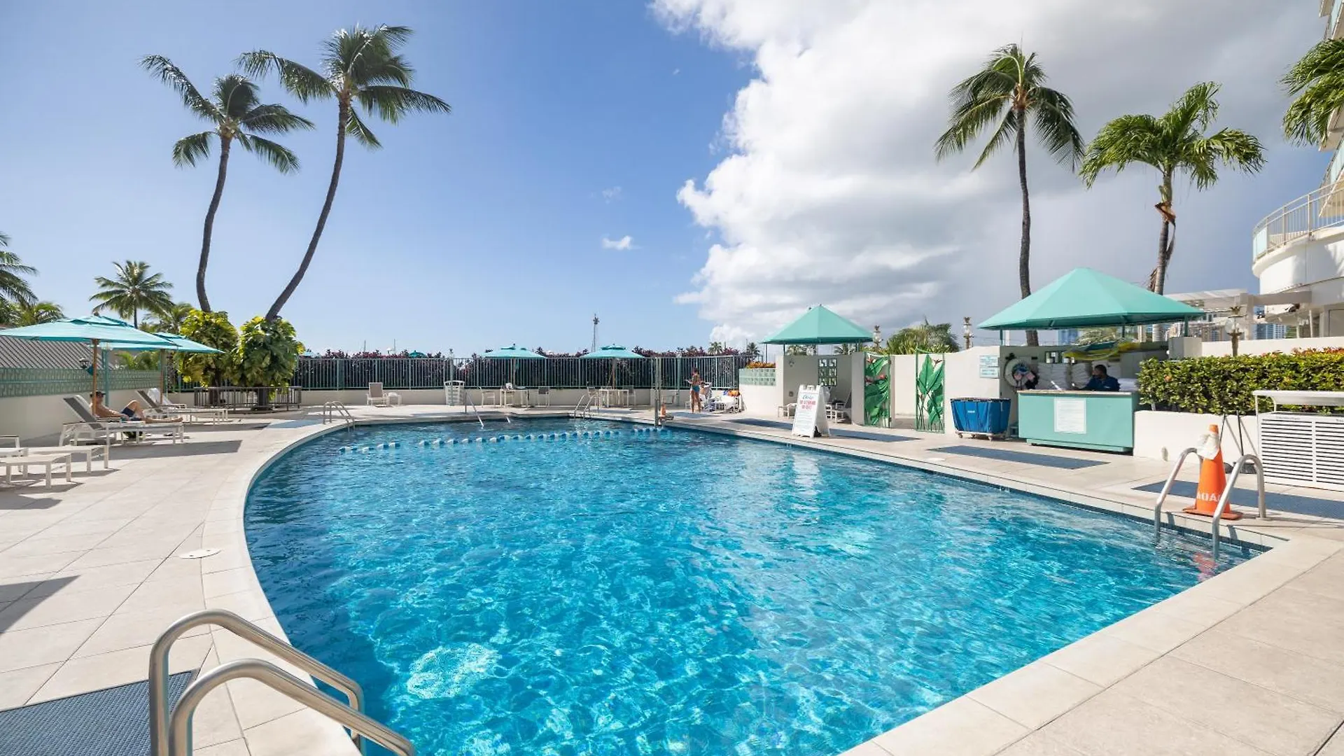 Ilikai Condo Close To Beach - City View Honolulu Apartment