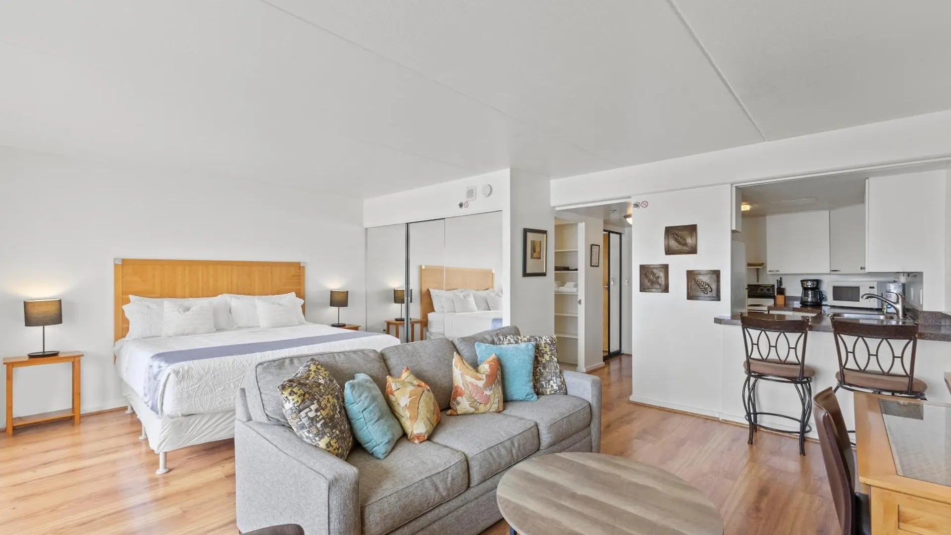 Ilikai Condo Close To Beach - City View Honolulu
