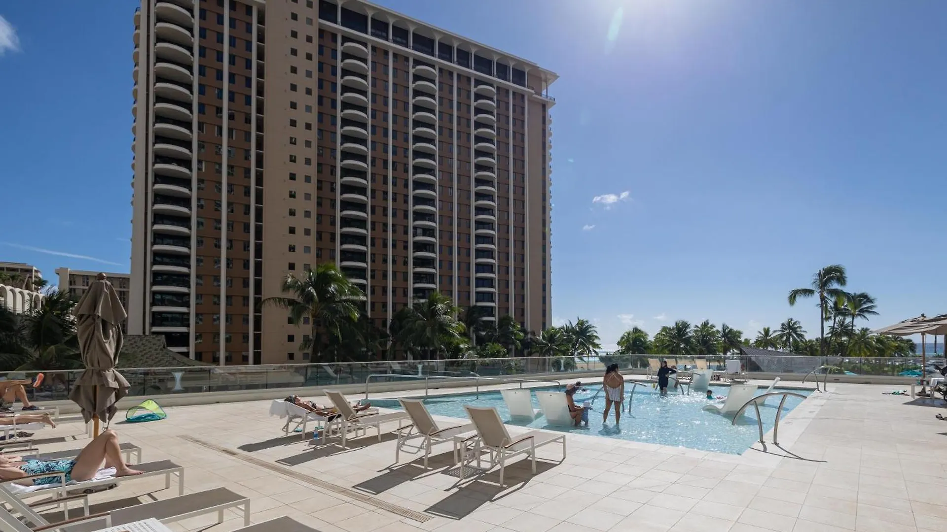 Ilikai Condo Close To Beach - City View Honolulu Apartment