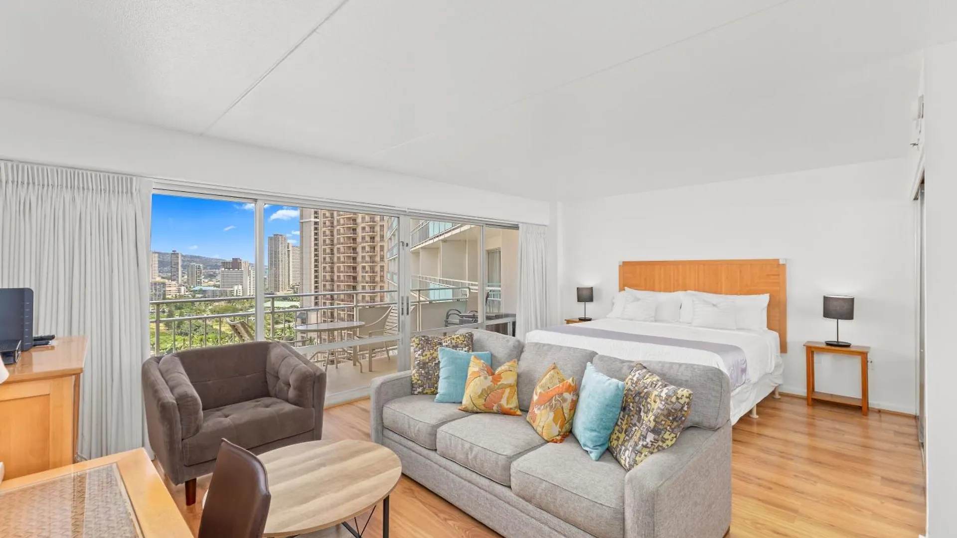 Ilikai Condo Close To Beach - City View Honolulu